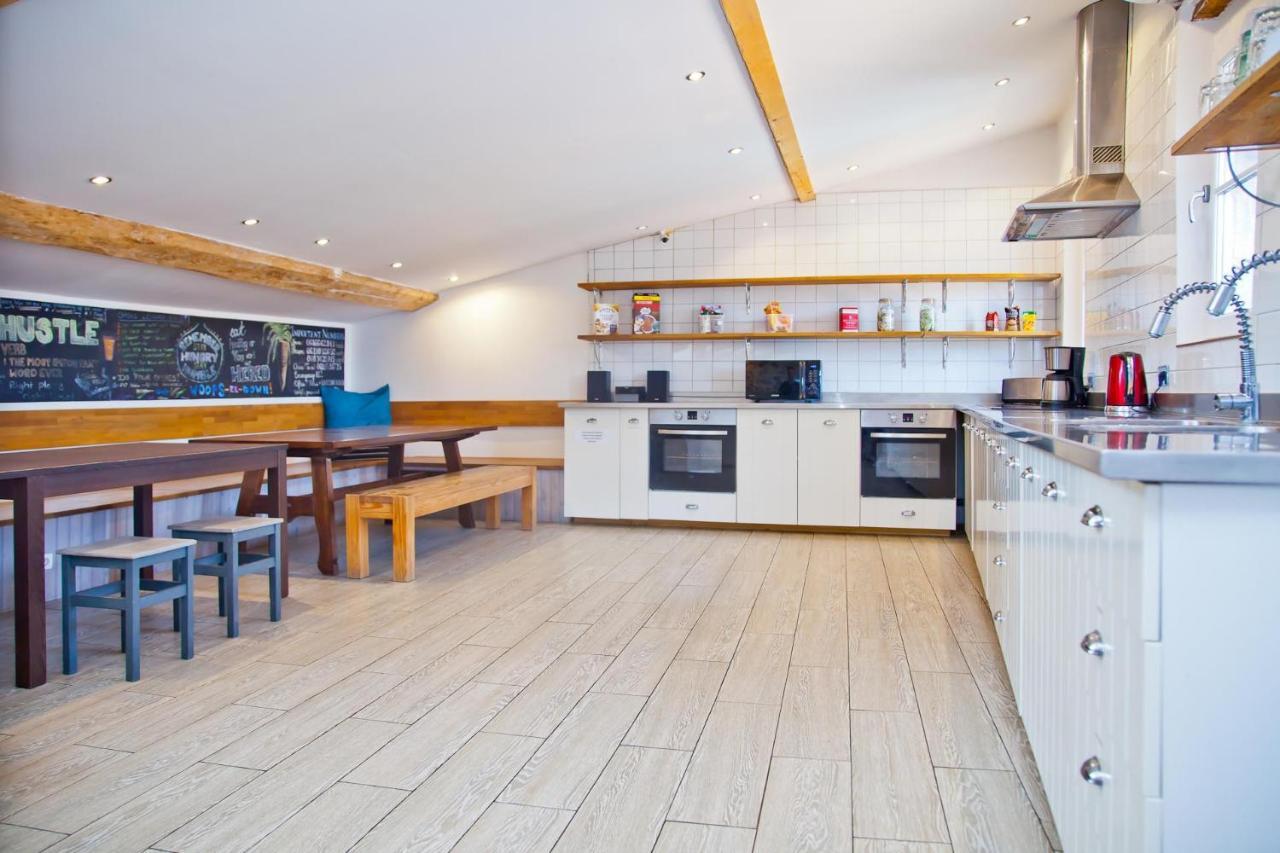 Oasis Hostel Antibes Exterior photo