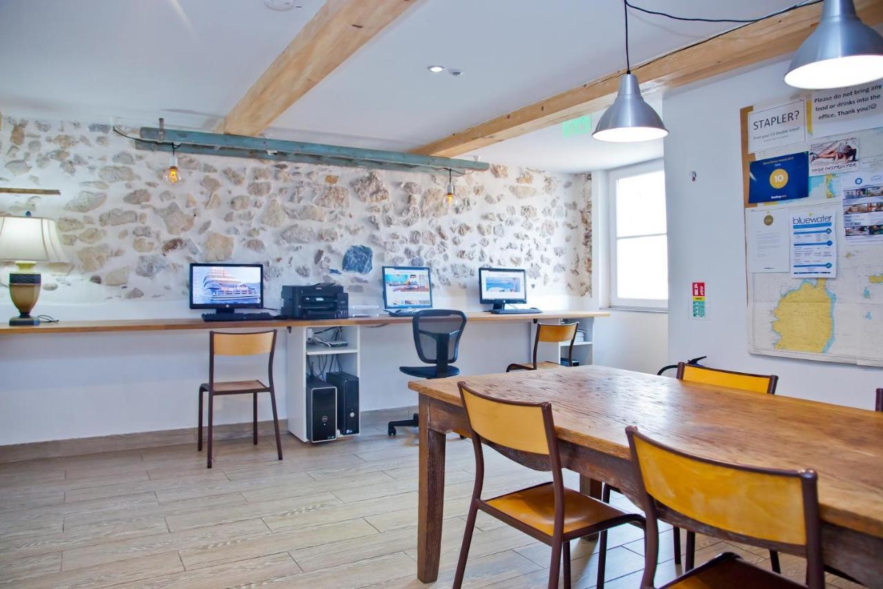 Oasis Hostel Antibes Exterior photo